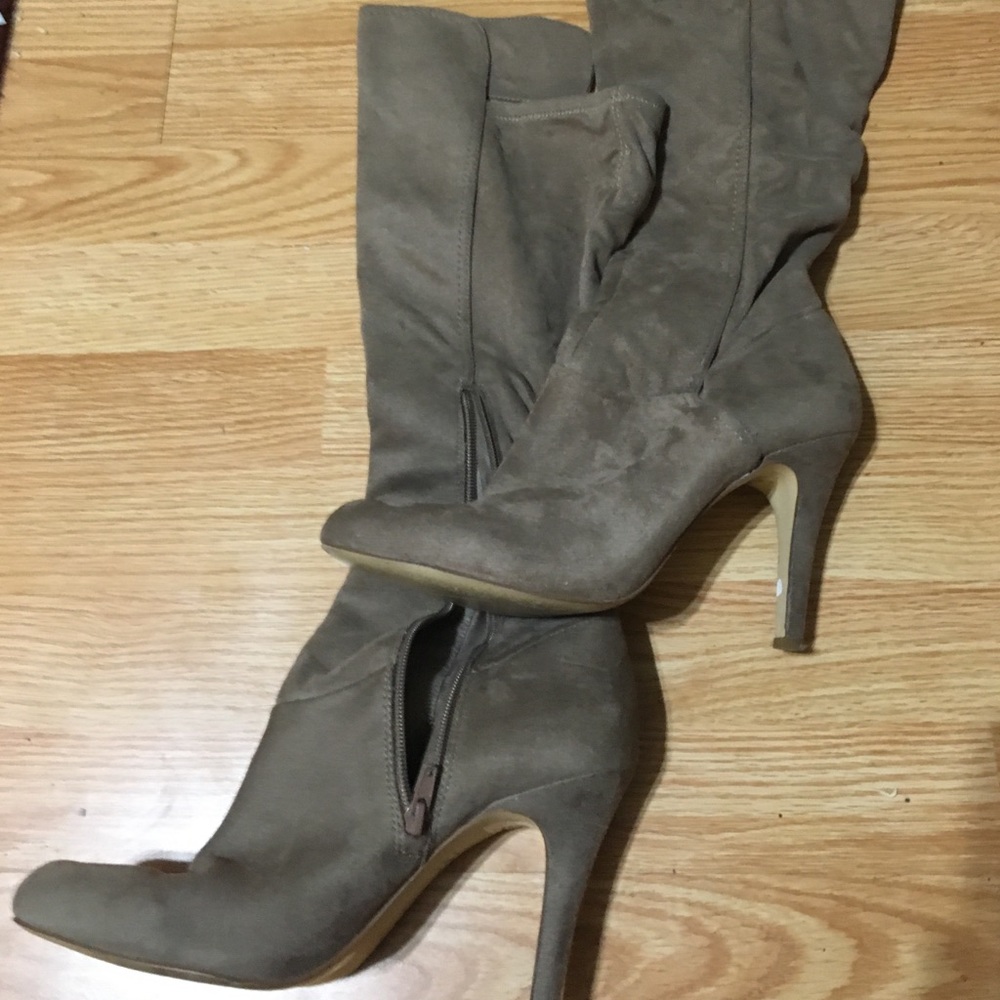 Women’s knee boots 9M INC International Concepts.